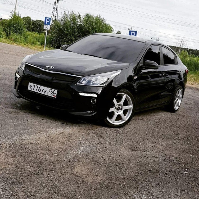 Киа Рио 4 черная тонированная