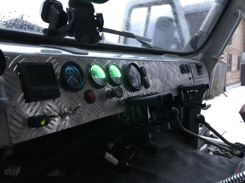 Приборная панель УАЗ Буханка 2012