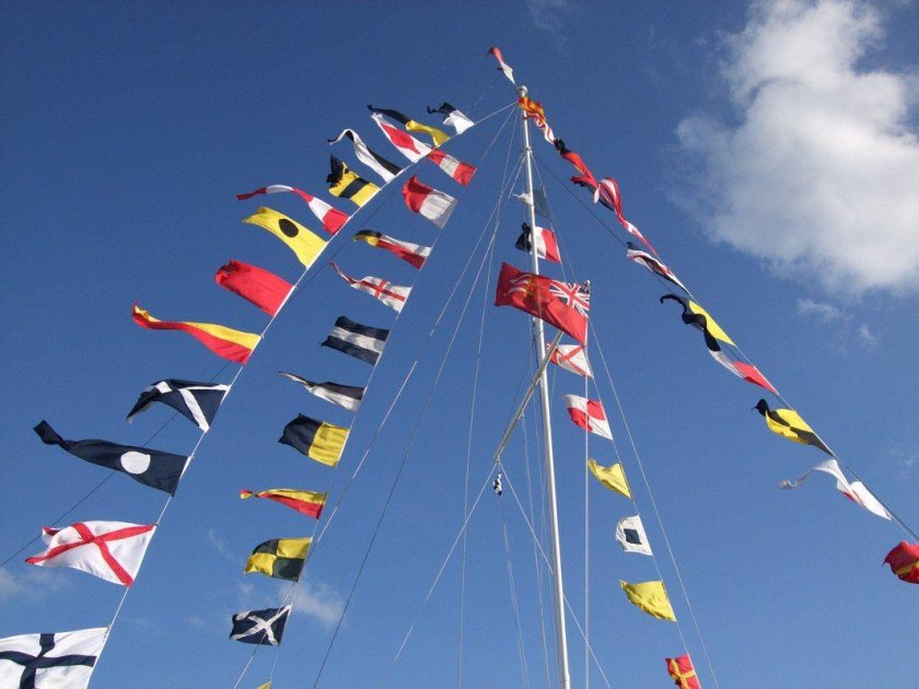 Флаги расцвечивания на корабле ВМФ