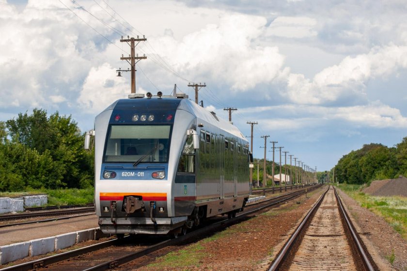 Локомотив поезд