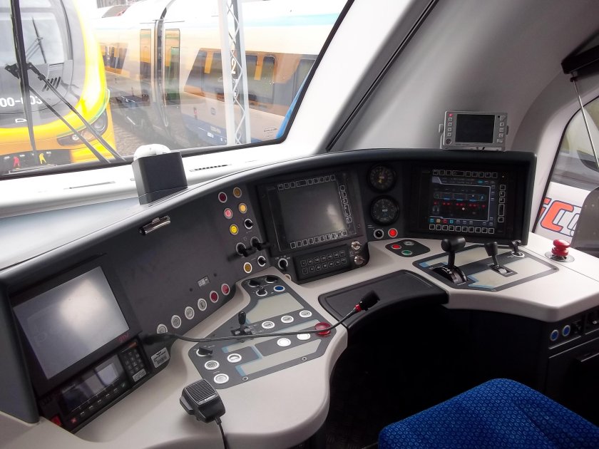 Pesa 611m кабина