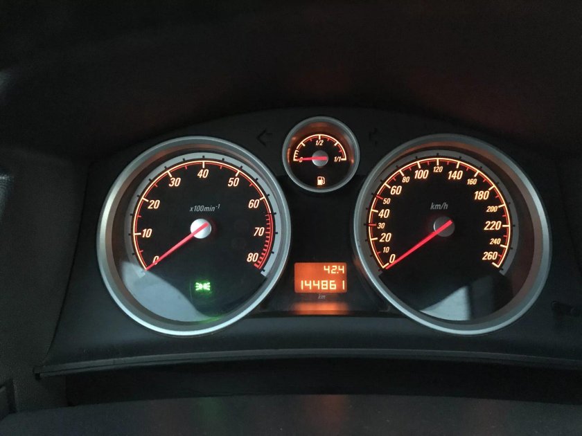 Opel Astra приборка
