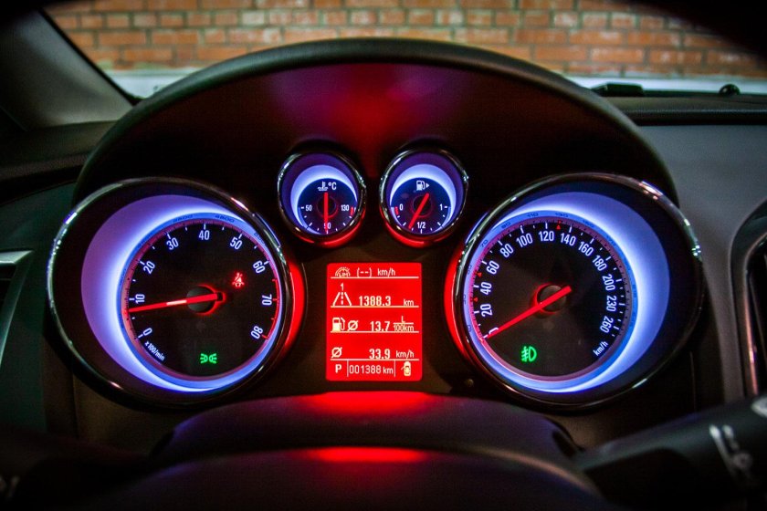 Приборная панель Opel Astra