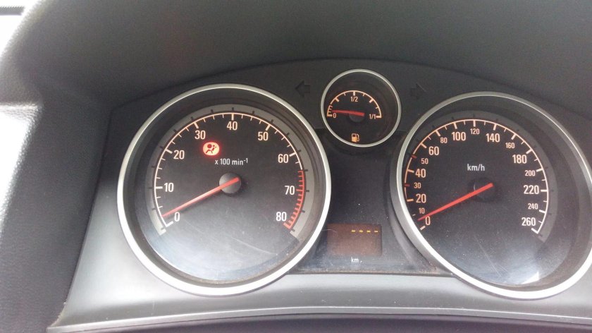 Opel Astra панель приборов