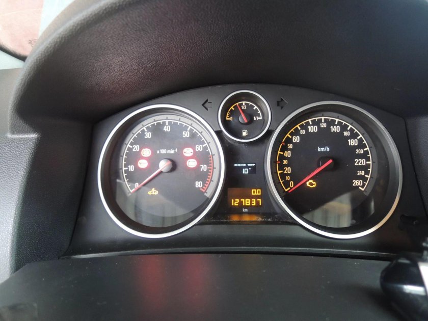 Opel Astra панель приборов