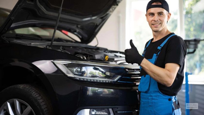 Работник автосервиса