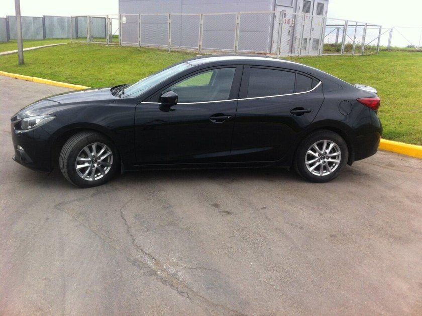 Mazda sedan 3 Black