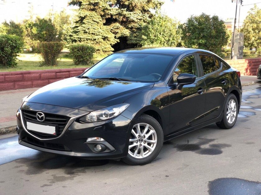 Mazda 3 черная седан