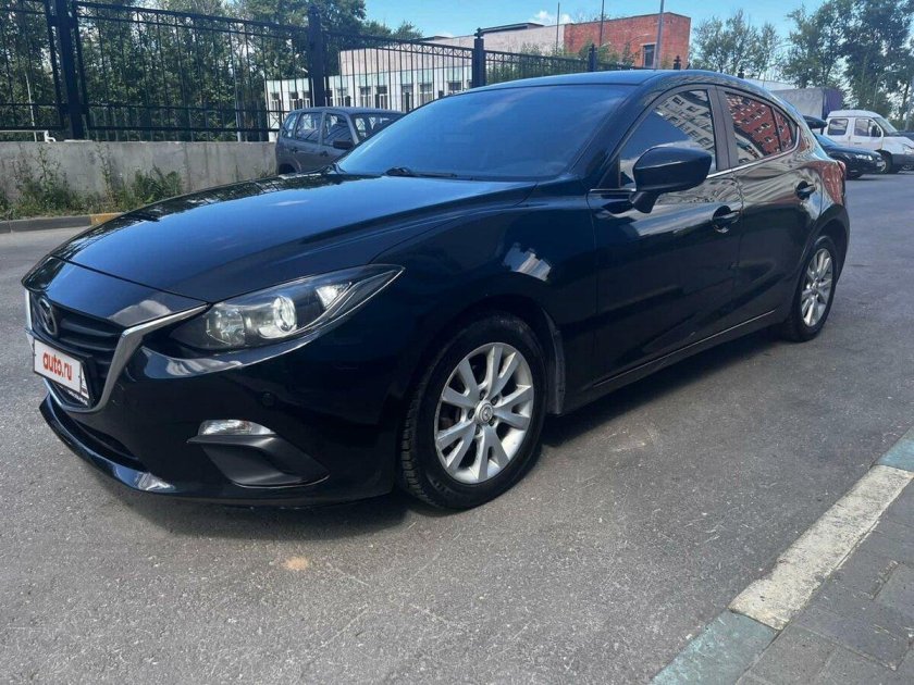 Машина Мазда 1