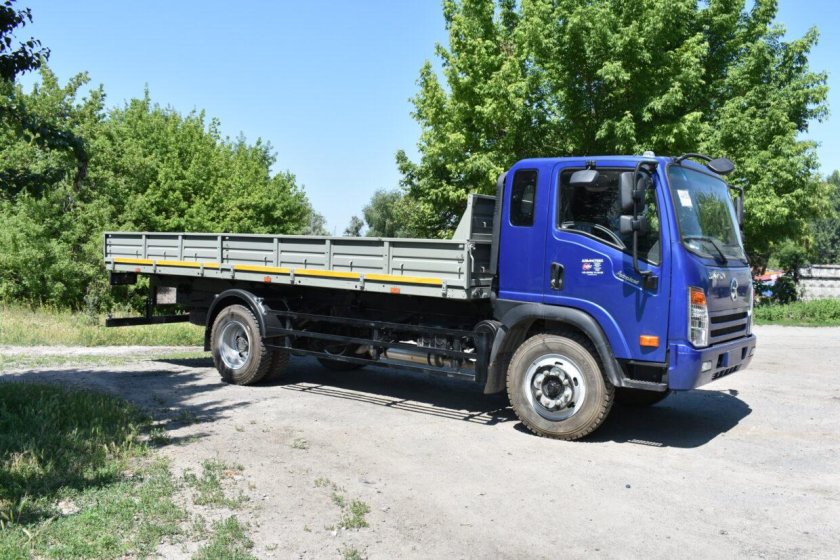 Бортовой грузовик Dayun cgc1120d 4х2