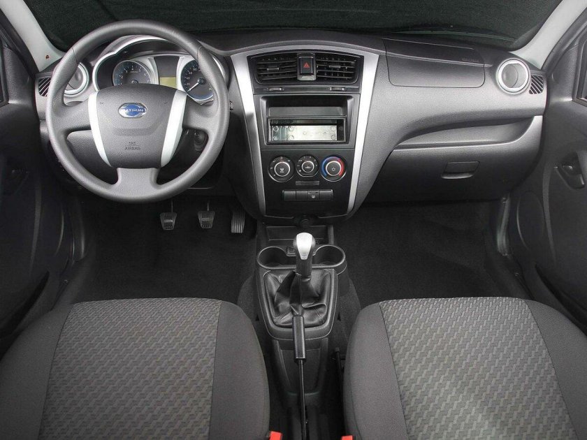 Датсун Мидо салон