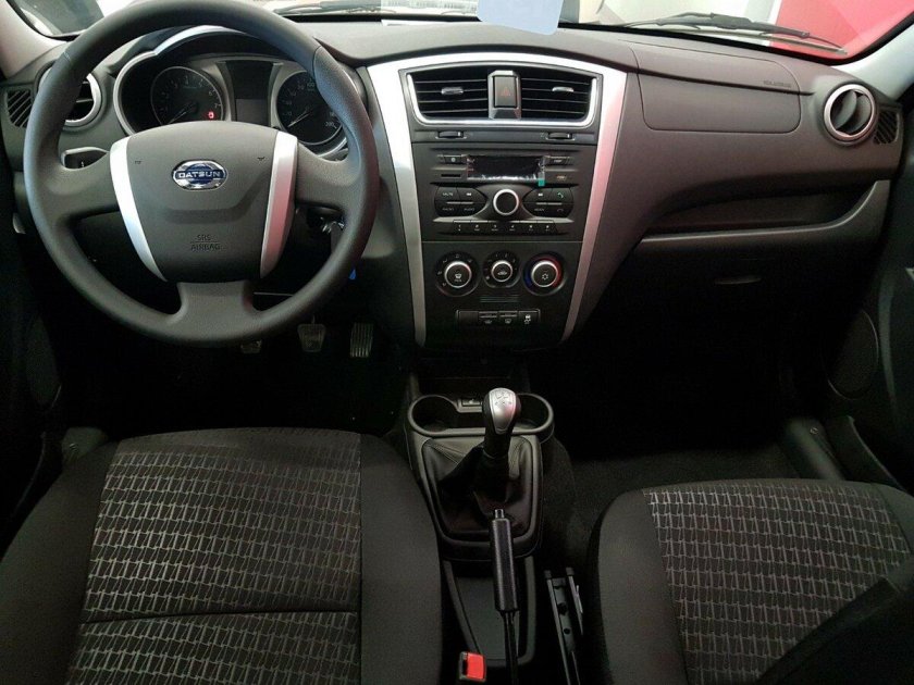 Датсун Мидо салон