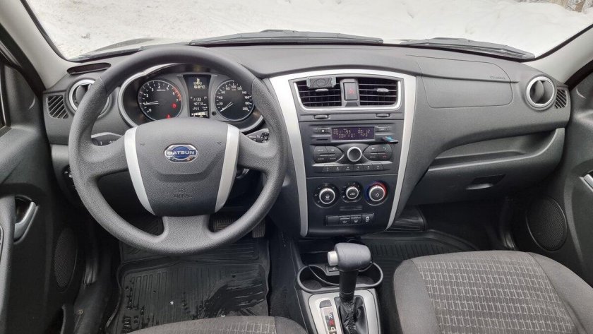 Датсун Мидо салон