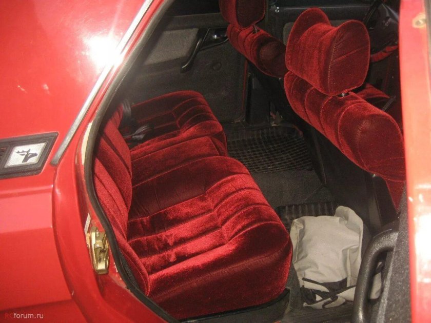 ГАЗ 31029 красный салон