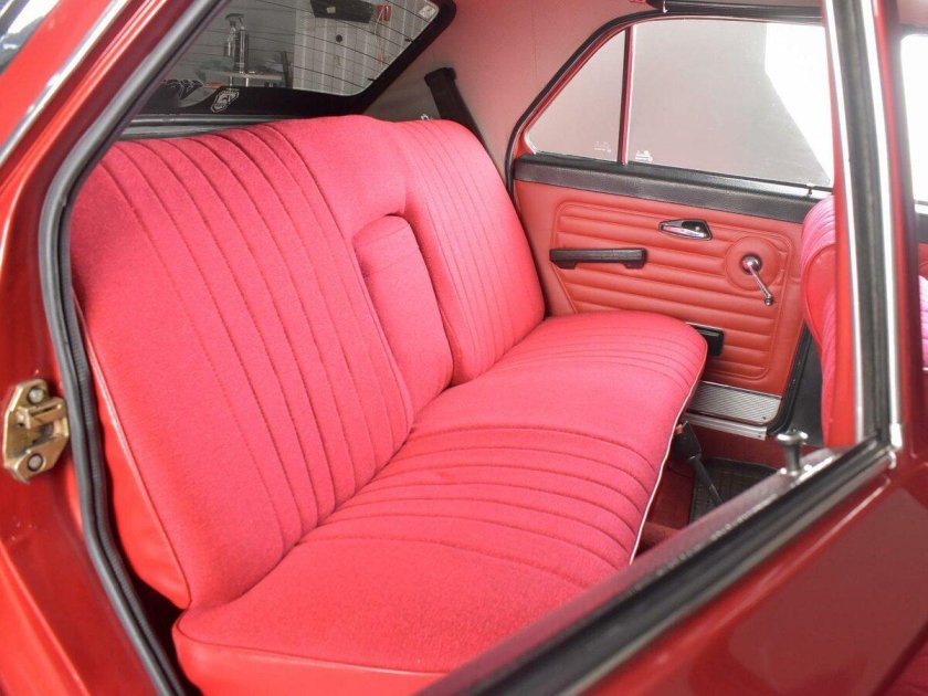 ГАЗ 24 голубой салон