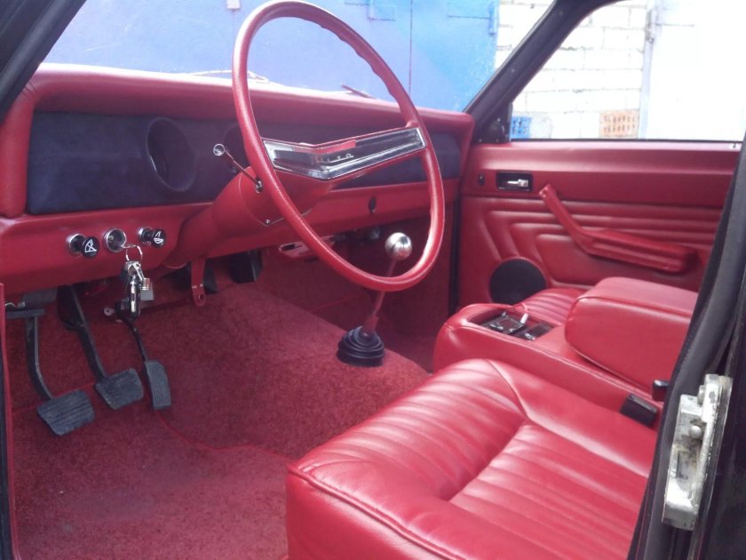 ГАЗ 2410 красный салон