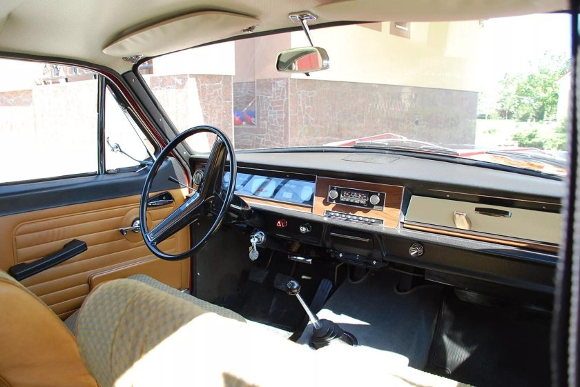 Волга ГАЗ 24 салон