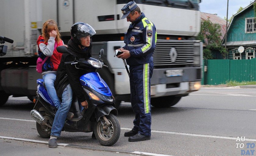 Скутер с пассажиром