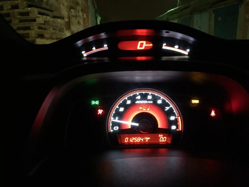 Honda Civic Type r 2008 приборная панель