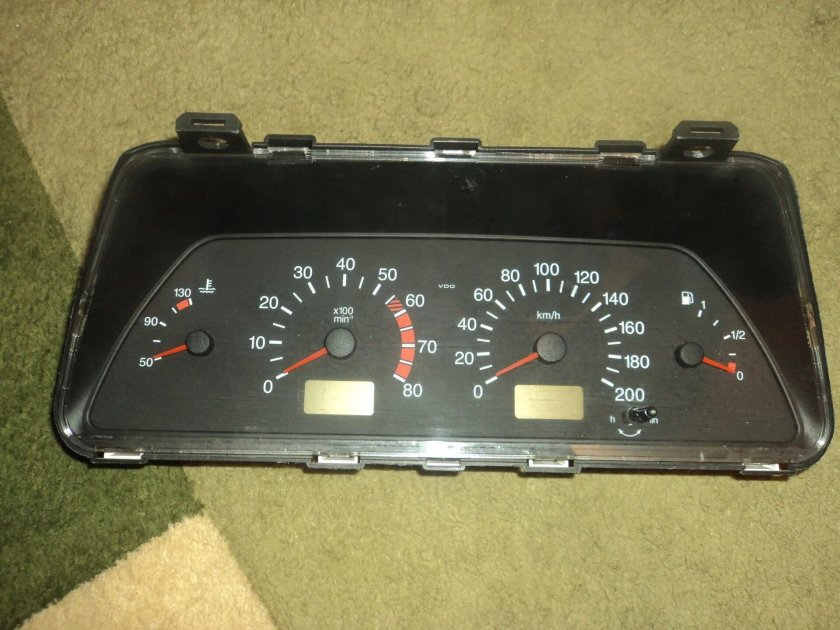 Приборная панель ВАЗ 2115