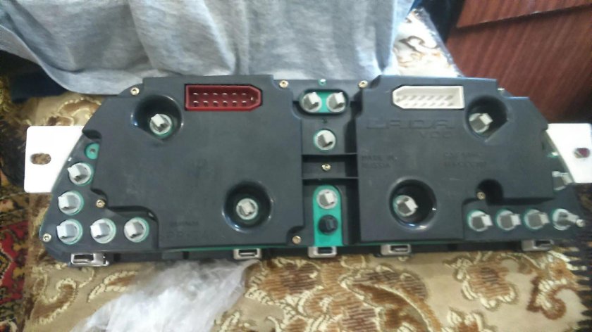 Щиток панели приборов ВАЗ 2115