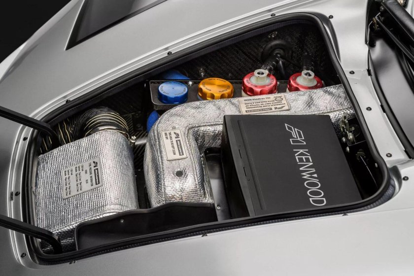 MCLAREN f1 моторный отсек