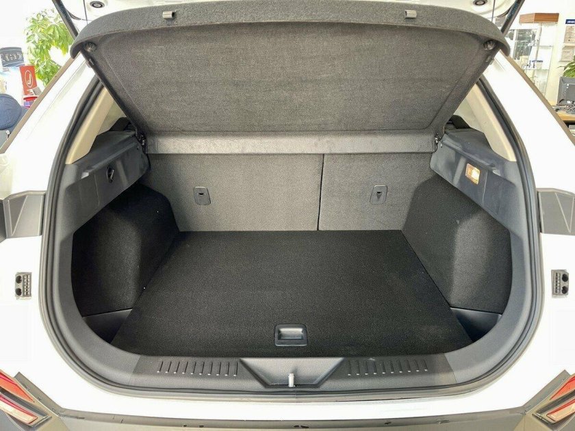 ФАВ Бестурн т77 в Казахстане 1.5 160л.с черный вид сзади