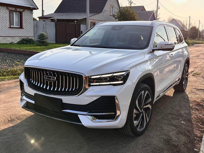 Белый Geely Monjaro 2.0 at (238 л.с.) 4wd