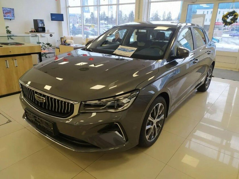 Эмгранд 2023 седан