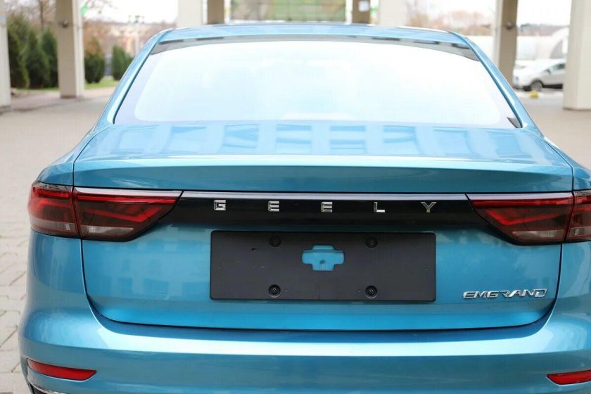 Новый Geely Emgrand 2023