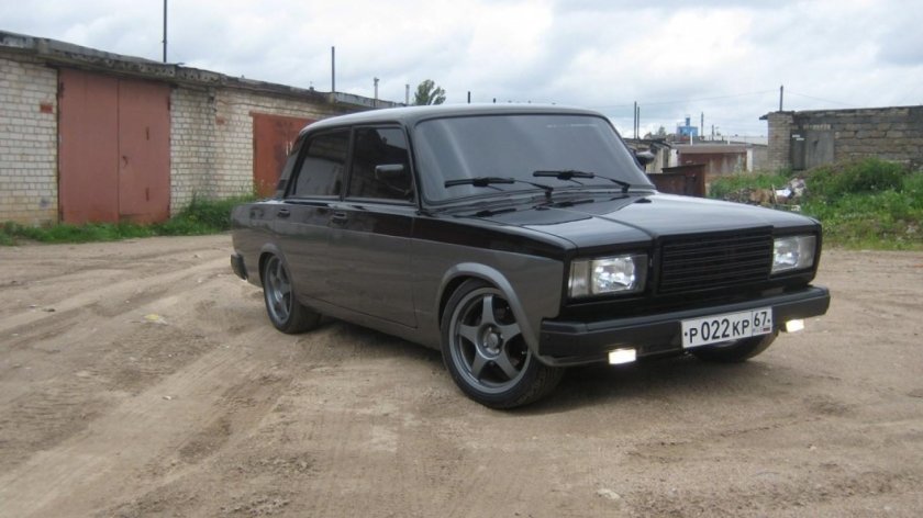 Черная Жигули 2107