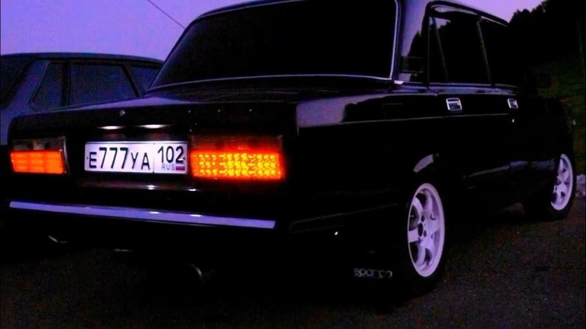 ВАЗ 2107 затонированная черная