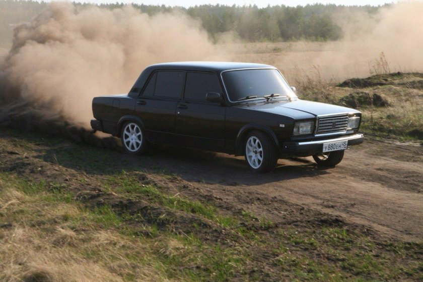 ВАЗ 2107 чёрная тонированная