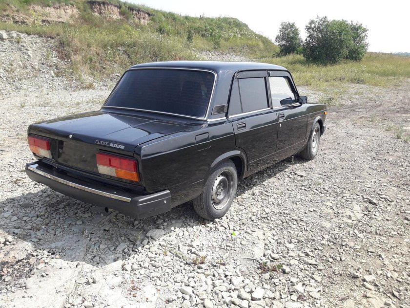 ВАЗ 2107 черная