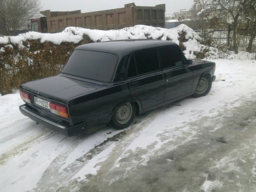 ВАЗ 2107 чёрная тонированная