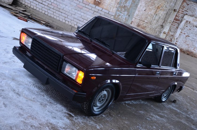 ВАЗ 2107 темно вишневый опер