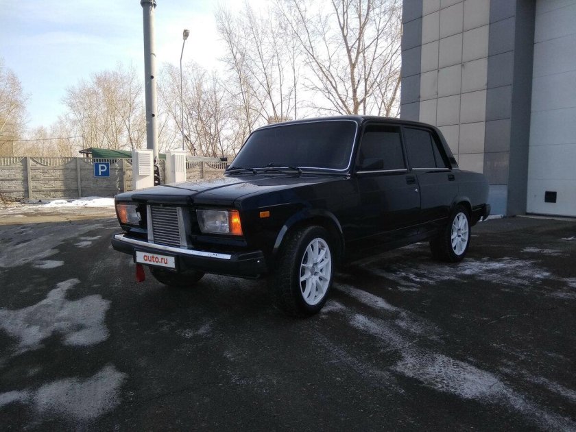 Машина Лада 2107 черная