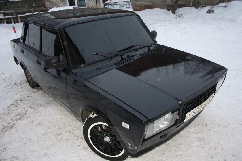 ВАЗ 2107 чёрная тонированная