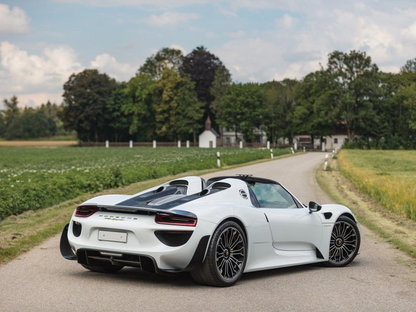 Porsche 918 Spyder белый