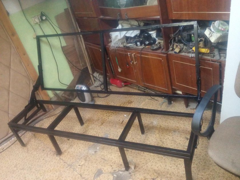 Диван в УАЗ Буханка