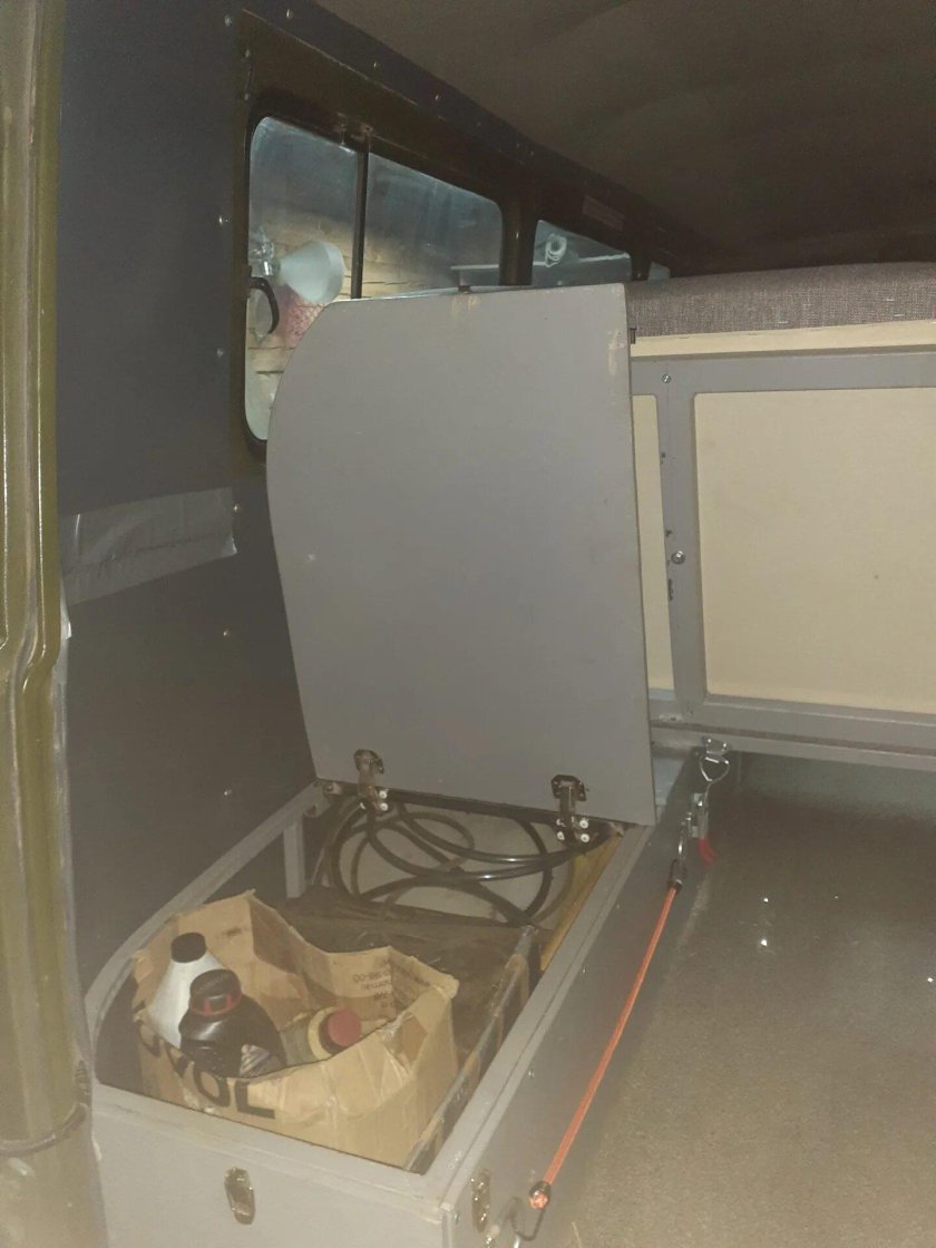 Складной диван в УАЗ Буханка