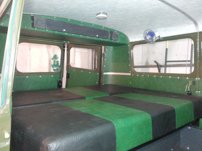Диван в УАЗ Буханка