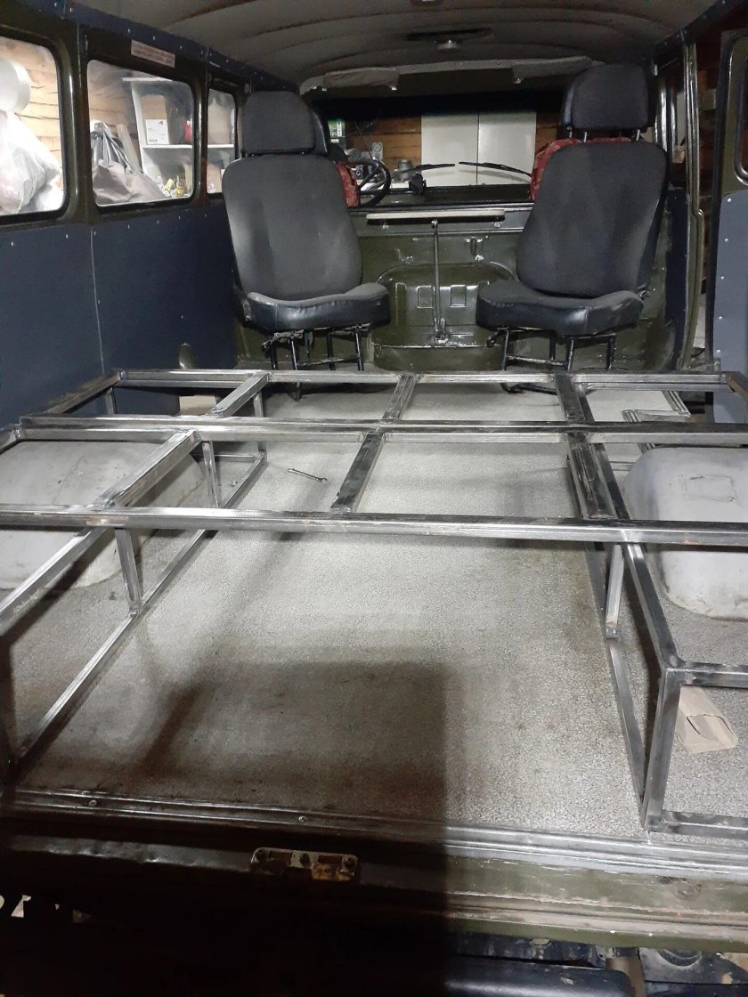 Диван в УАЗ батон