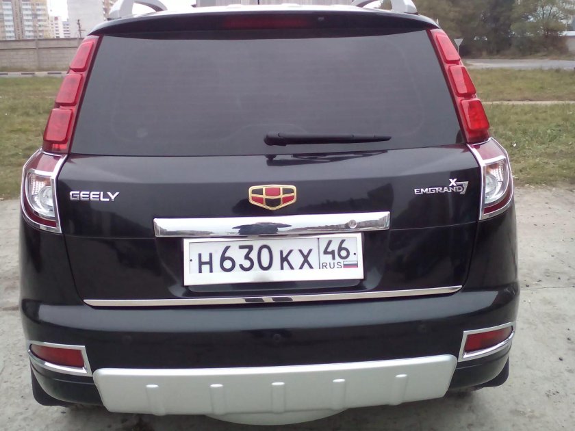 Geely Emgrand x7 сзади