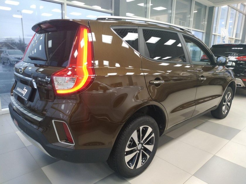 Geely Emgrand x7 коричневый
