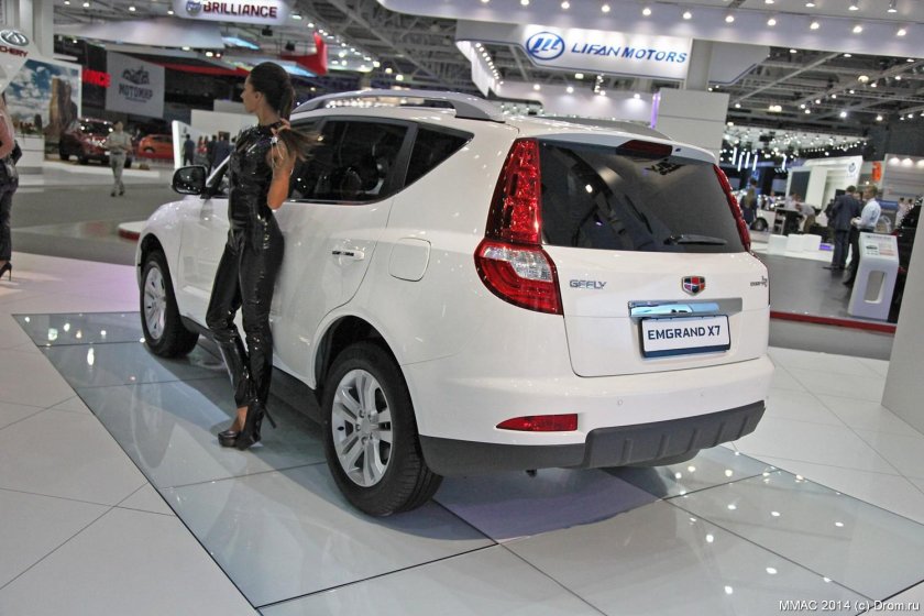 Geely Emgrand x7 сзади