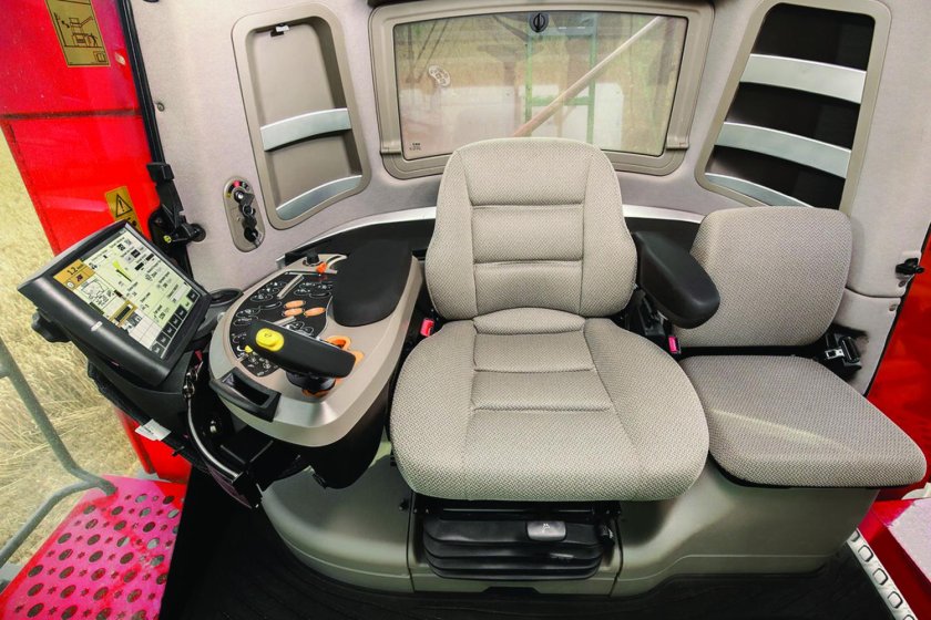 Комбайн Case 6140