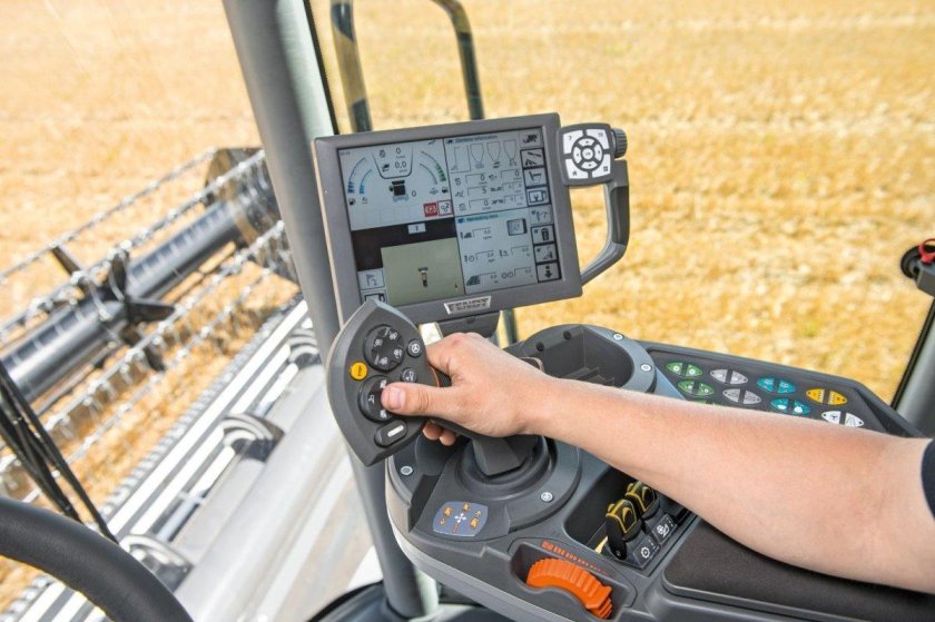 Акрос 595 кабина