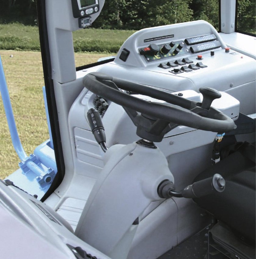 Гусеничный трактор Агромаш-Руслан