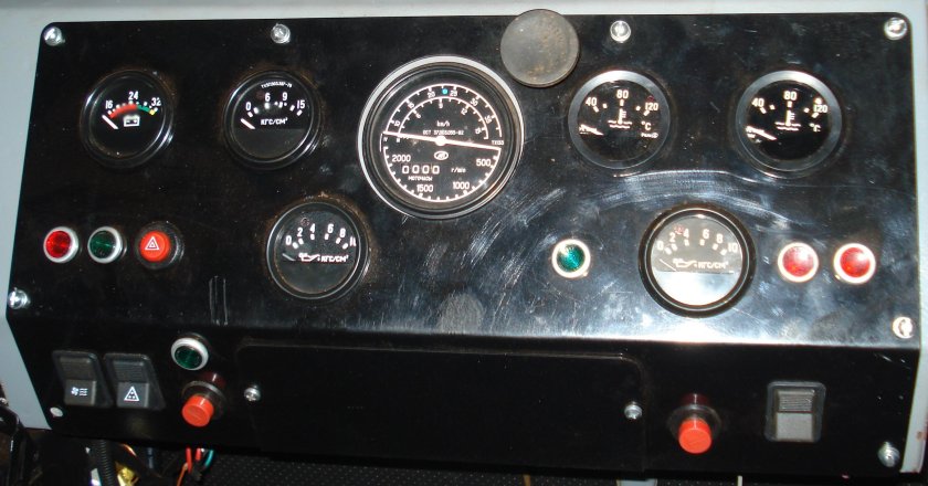 Приборная панель управления трактора т150